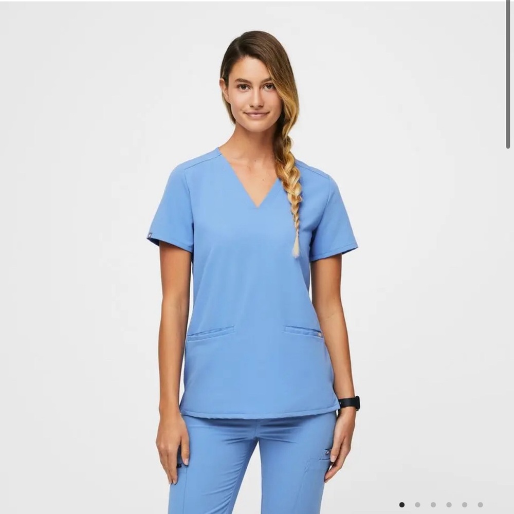 NWOT Figs Casma 3 Pocket Scrub Top